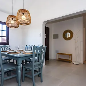 Tara Villa Tias